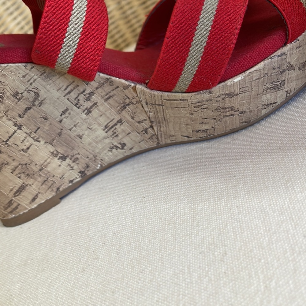 Super Cute Merona Red & Taupe Elastic Strap Wedge Sandals Size 7.5 - Picture 16 of 16